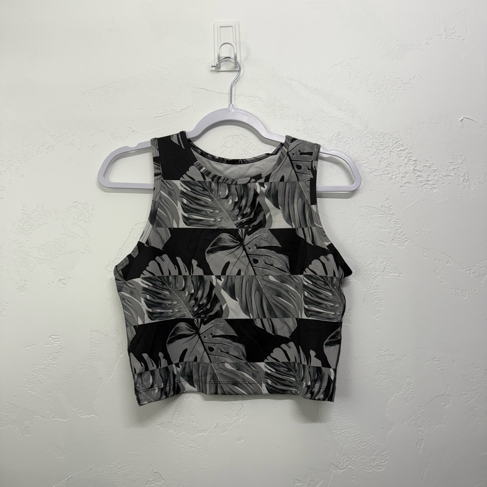 Women’s Medium Nike Black and Gray Leaf Print Crop Top